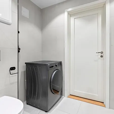 Fully Furnished With High Standard Apartman Oslo