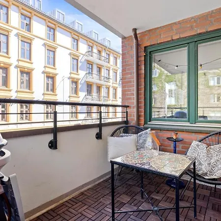 Fully Furnished With High Standard Leilighet *